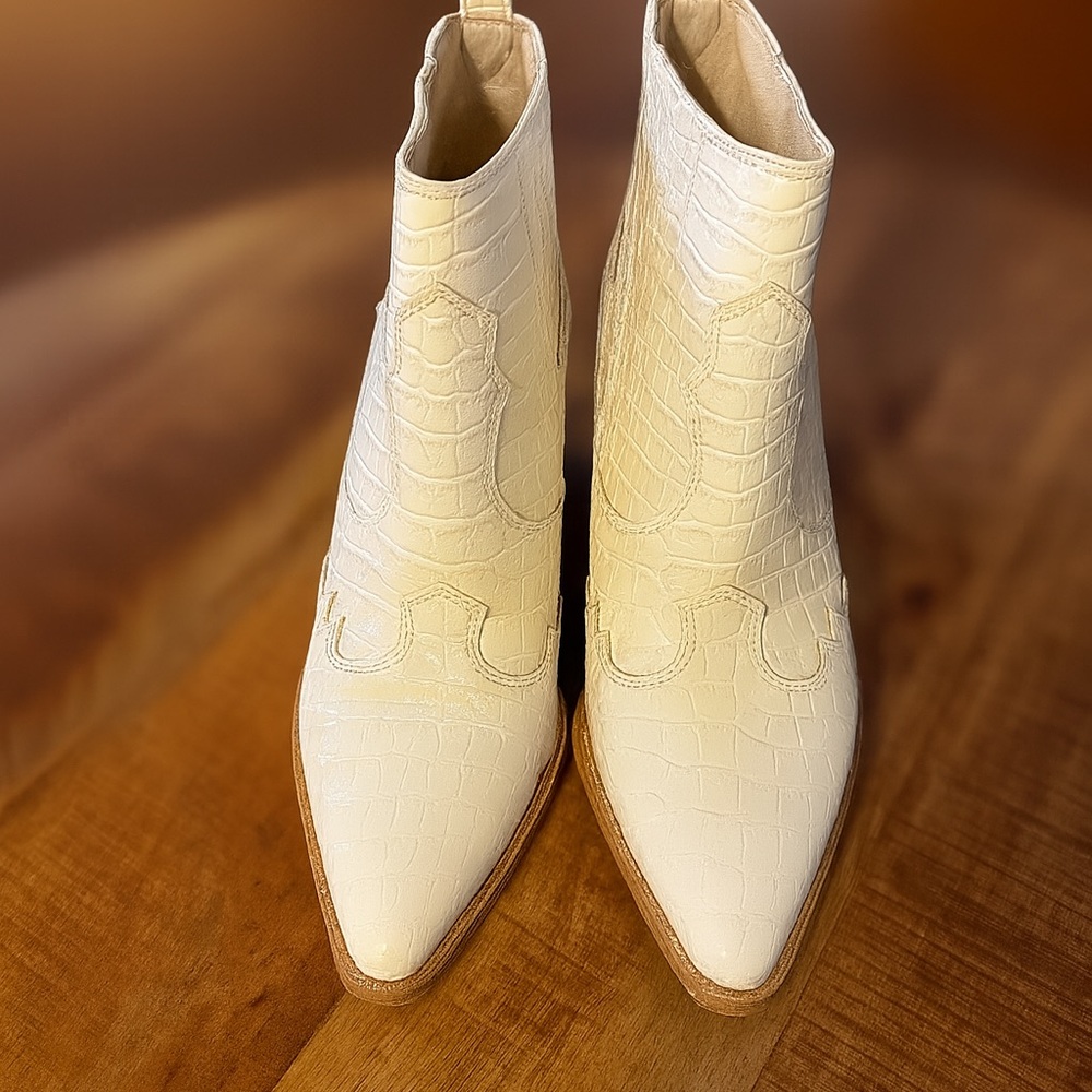 Sam Edelman White Ankle Boots - Picture 5 of 9